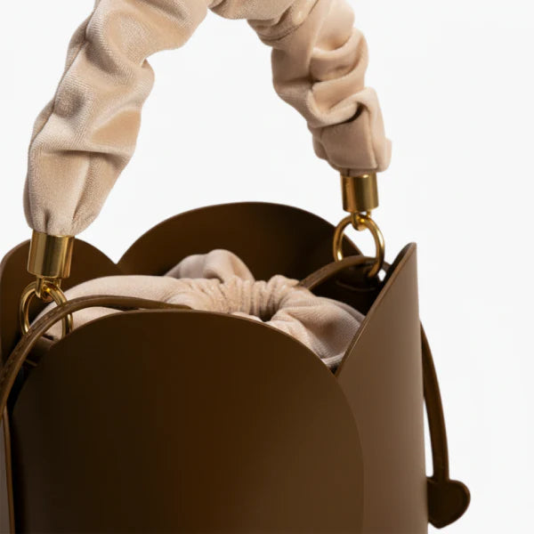 VICIDERCI Althea vegan leather bucket bag in brown detail view