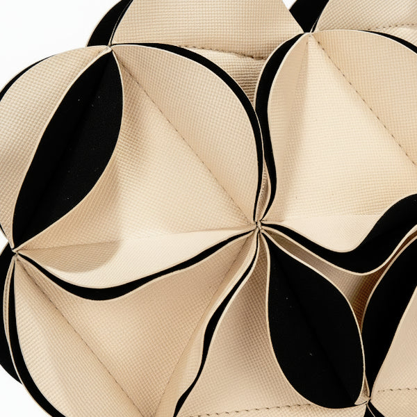VICIDERCI Amelisse vegan leather evening bag in beige detail view