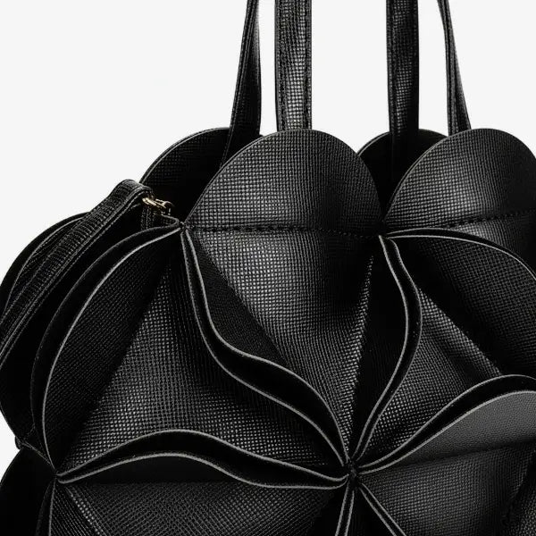 VICIDERCI Amelisse vegan leather evening bag in black detail view