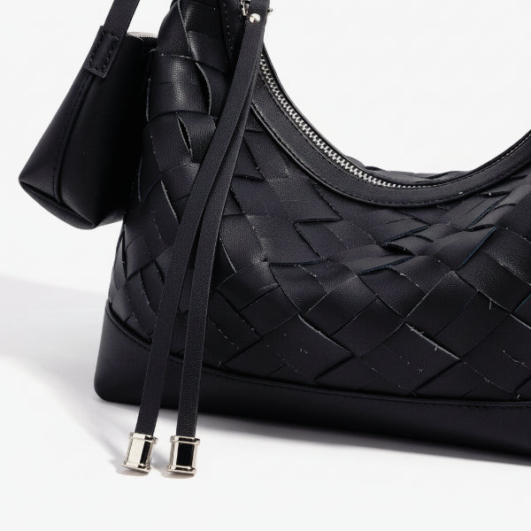 VICIDERCI Ismara genuine leather hobo bag in black detail view