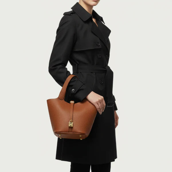 VICIDERCI Lunelia top-grain leather bucket bag in caramel model view