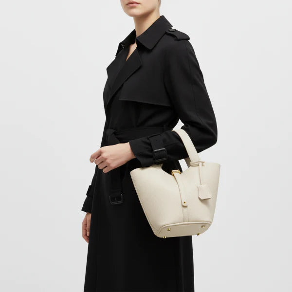 VICIDERCI Lunelia top-grain leather bucket bag in white model view